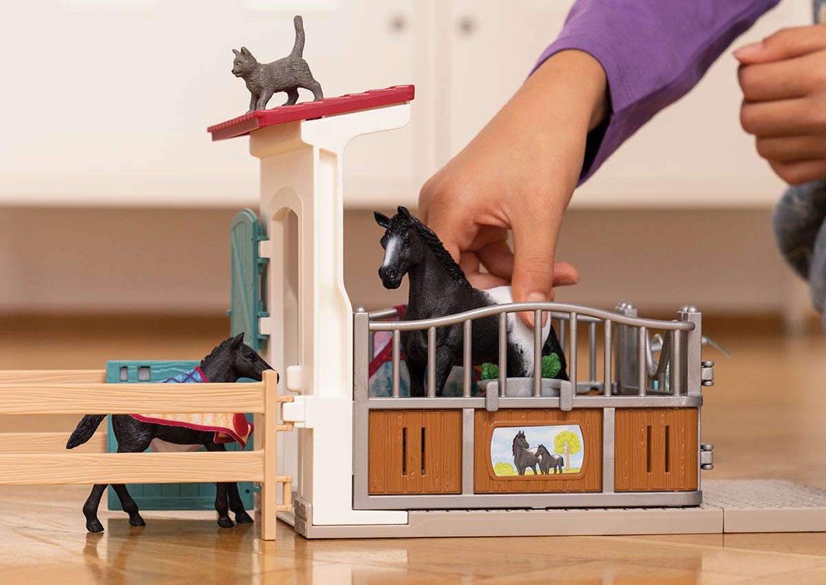 Box pour cheval avec Jument et Poulain 