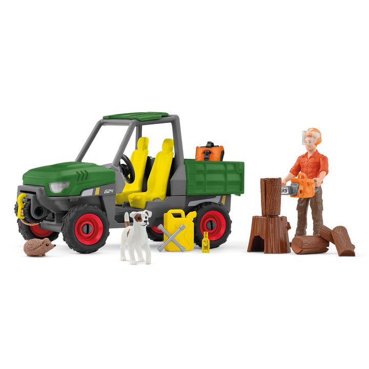 Garde forestier avec véhicule